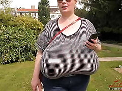 saggy tits no brassiere in public