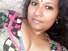 Trichy cheating housewife showing nude assets to her friend
