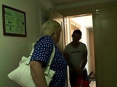 Dude seduces old busty platinum-blonde for cock-riding