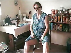 chubby granny fucks high high-heeled slippers