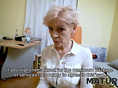 MATURE4K. The best gift from mature woman is chance to nail her vag