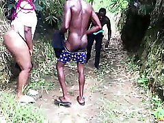 пойманный жителями деревни пойманный жителями деревни