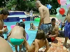 Festa In Piscina Orgia