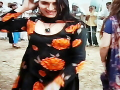 देसी पाकिस्तानी किन्नर नृत्य और स्तन शो