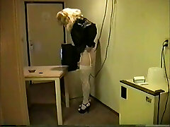 Tranny avec un Grand Cul donne et reçoit de la Tête. Tranny avec un Grand Cul donne et reçoit de la Tête.