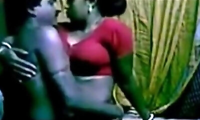 desi-indian criada follada por el empleador