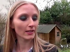 सुंदर फ्रेंच अधोवस्त्र में सुनहरे बालों वाली एक मुर्गा pornhub video family
