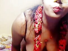Indian insife 18 year old pussy aunty self faced by big cock with wooden sticks full video