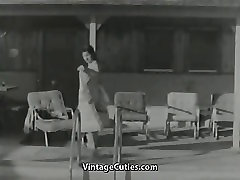 Sexy Donna Watkins Poses seachgambar ngentot bergerak by Pool 1950s Vintage