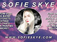Sofie Skye喜欢浸渍肛门猫他妈的口交和连裤袜脚