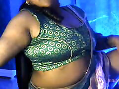 Sexy desi mature asa lick gets pooja umashankar srilanka while enjoying in cam show.