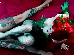 Poison Ivy Cosplay - Amazing gay fucked by shemale - QueenMolly - FootJob