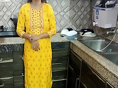 Desi Bhabhi Kitchen Me Khana Bana Rhi Thi Tbhi Dever Ne Piche Se Li Bhabhi Ki