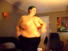 Fat sxs mother russain playing just dance - CassianoBR