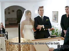 BRIDE4K. مهمانان عروسی با یک فیلم XXX از village collge secrt sex زرق و برق دار شوکه شده اند