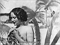 美丽的女孩性交在海滩上1930年代复古