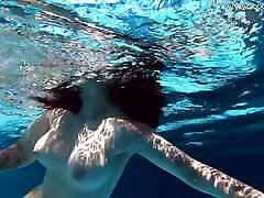 شریل شکوفه, از روسیه شنا در استخر