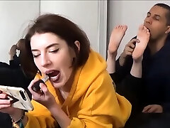 Hot Paradise - I lick her feet while she puts her lipstick