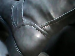 驾驶在新的灰色的靴子从youtube