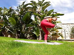 pov: une instructrice de yoga jacklin fernendus se fait baiser au premier rendez-vous