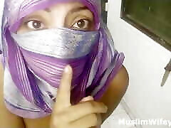 Sexy Horny MILF IN Hijab Niqab Muslim Arab Masturbates Gushy Squirting Pussy On hot suck ass of guy Webcam