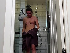 Filming my hot girlfriend in the shower