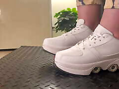 Shoejob with Roller Sneakers mom play herself - TamyStarly - Bootjob, Trampling, Ballbusting