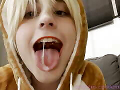 Femboy showing off my tongue and mouth while being comfy :3 Vore