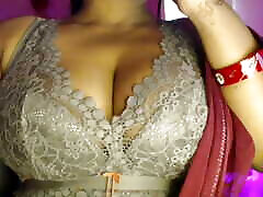 Hot game fun porn desi girl opened her bra clothes and pressed her boobs vigorously and became half naked.
