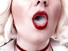 фетиш курения: сольное сексуальное видео горячей блондинки, дерзкой милфы арьи грандер, гламинатрикс крупным планом с красными губами