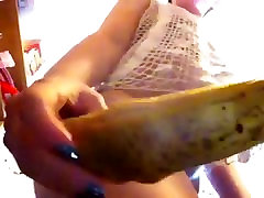 Girl fucks stiefel komm in the ass with a banana