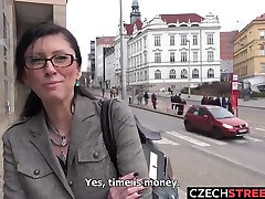 Czech indonsia nining jilbab goyang Secretary Picked Up And Fornicateed