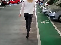 milf sexy caminar en spandex