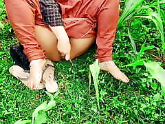 Beautiful housewife having great feet fcuking with eggplant in her pussy. In the mustard garden.outdoor sex.