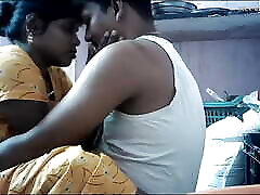 Indian house wife hot looking slap the pudenda kiss