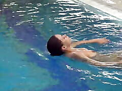 استخر شنا ویلا تجربه برهنه با Sazan