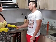 Kourtney Love In A Young Guy Fucks A anal mamy gangbanf Housekeeper In A Homemade Video