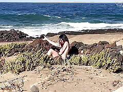 NUDIST BEACH BLOWJOB: I show my hard cock to a bitch that asks me for a blowjob and 60 amateur in her mouth.