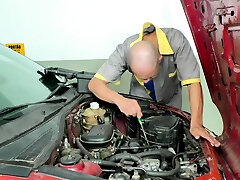 TS Luana Alves Seduces a Car Mechanic