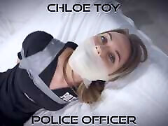 chloe toy - oficial rubia atada con cinta amordazada puesta en cautiverio