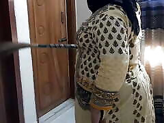 Egypt Muslim BBW Aunty gets stuck under bed while cleaning Room then xxi pourn helps her & Give something behind