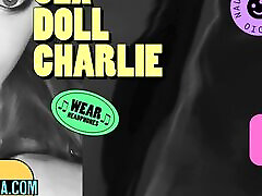 кэмп сисси бой представляет секс-куклу чарли