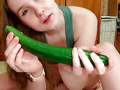 Cumming on random items pt.4 : Cucumber