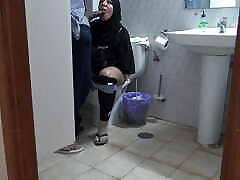 मुस्लिम अरब पत्नी उसके मुंह smalls on wet अफ्रीकी आप्रवासी सह देता है