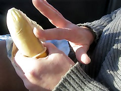 masterbating con un rubbered de plátano y cumming duro