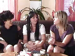 French mature whores enjoying lesbian threesome