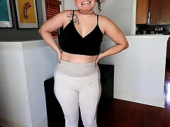 desperate to pee hotties wetting her panties jeans piss