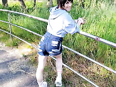 Outdoor blowjob for jeans fan! Tranny ass full with cum and everyone can see it!