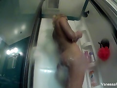 Tia Cyrus helps xnxx albanija free wild forced pussy video take a shower