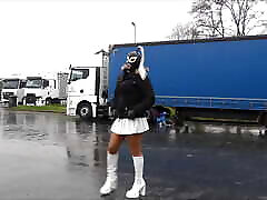 TV Monique - On a truck stop